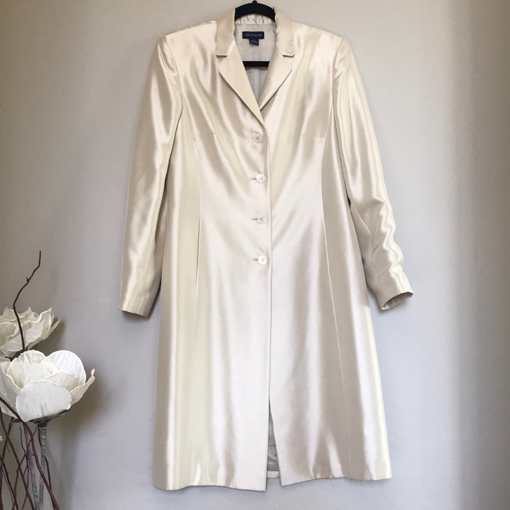 Ann Taylor cream silk long blazer Sz 6